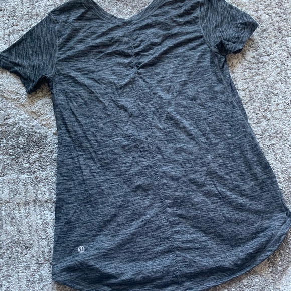 Lululemon T-shirt - Picture 3 of 3